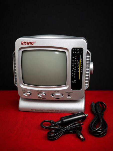 Мини Телевизор с Радио RS-TV528, 5.5 Inch, Зарядно за Кола